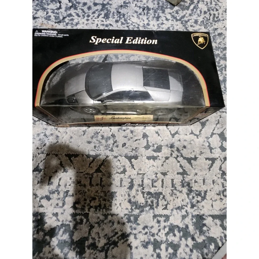 Maisto Special Edition 1:18 Lamborghini Murcielago Silver Diecast Model Car